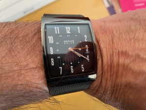 Yeah, 3 hands, 1 wrist.